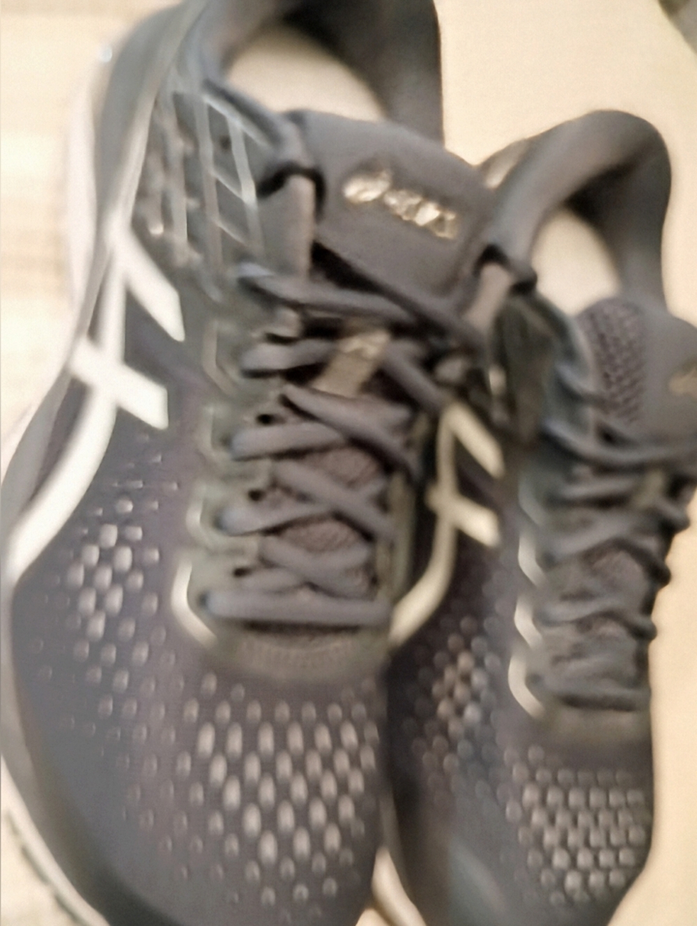 Oasics Gray and White Sz 11 Mens Athletic Shoes